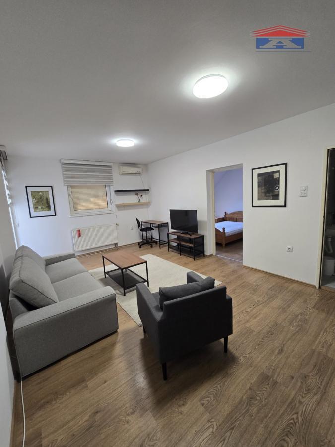 Stan Izdavanje Novi Sad  54 m2