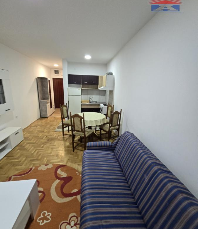 Stan Izdavanje Novi Sad  27 m2