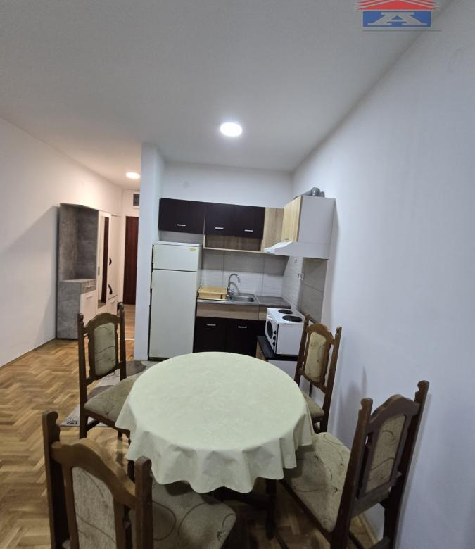Stan Izdavanje Novi Sad  27 m2