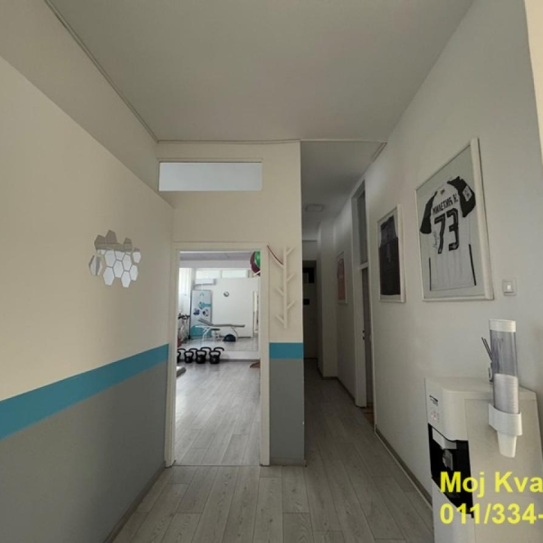Lokal Izdavanje Beograd Banovo Brdo 136 m2