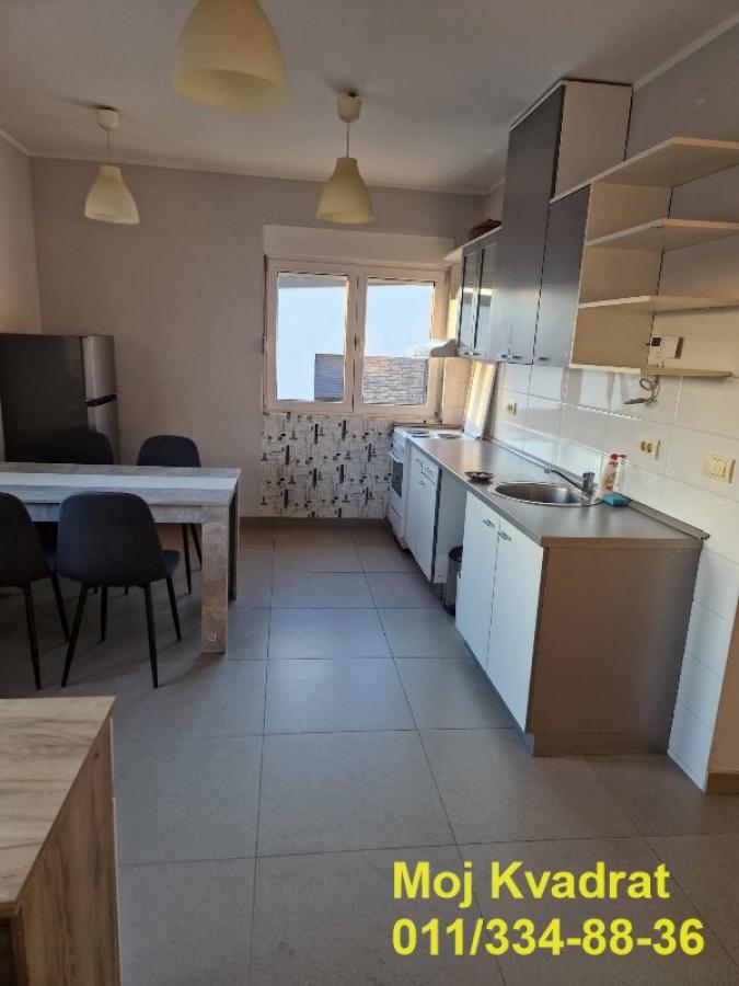 Stan Izdavanje Beograd Lekino Brdo 90 m2