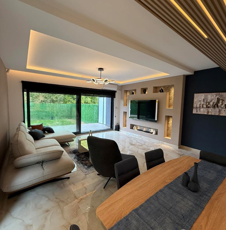 Kuća Izdavanje Novi Sad  200 m2