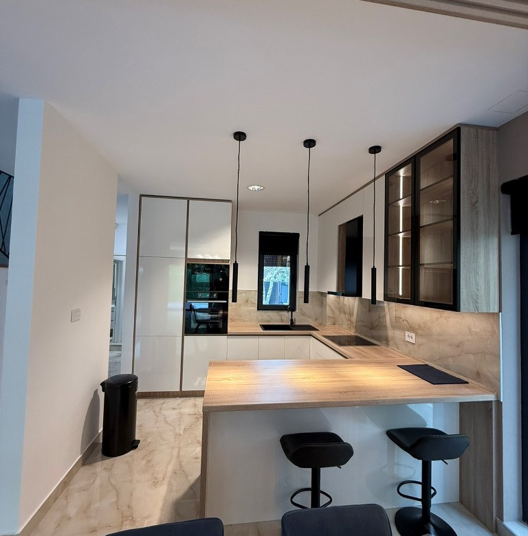 Kuća Izdavanje Novi Sad  200 m2
