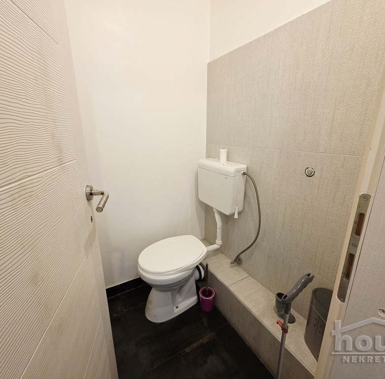 Lokal Izdavanje Novi Sad  61 m2
