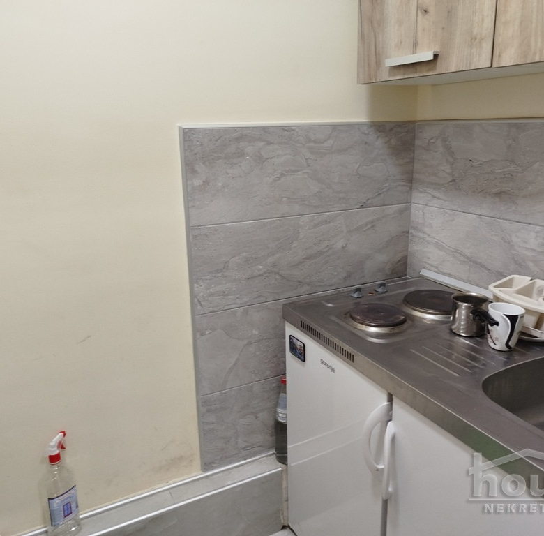 Lokal Izdavanje Novi Sad  76 m2