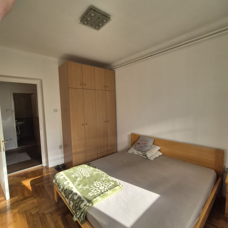 Stan Izdavanje Novi Sad  72 m2
