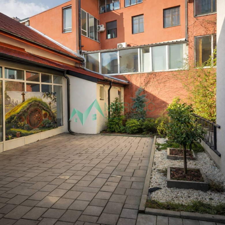 Lokal Prodaja Novi Sad  235 m2