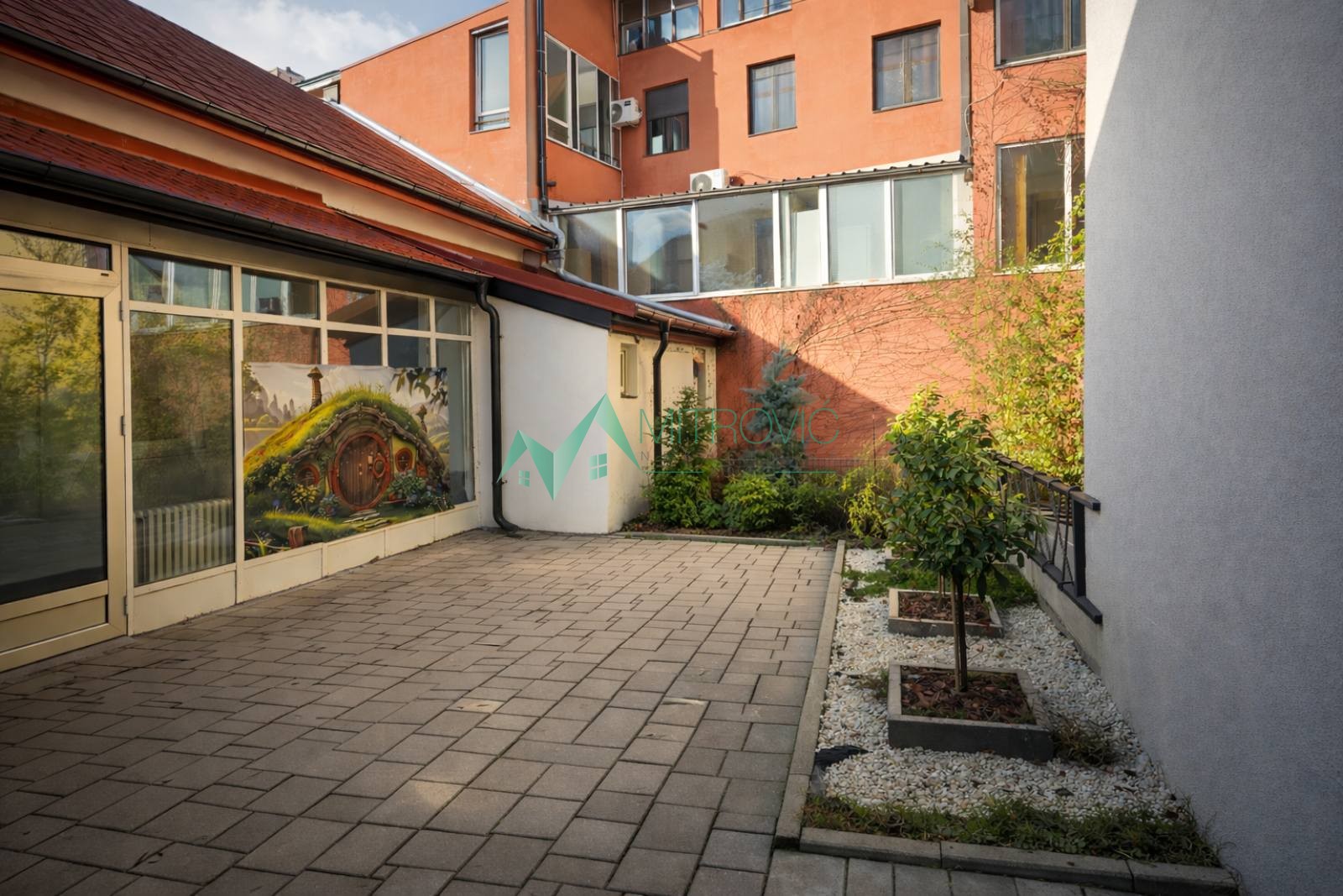 Lokal Prodaja Novi Sad  235 m2