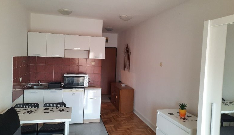 Stan Izdavanje Novi Sad  24 m2