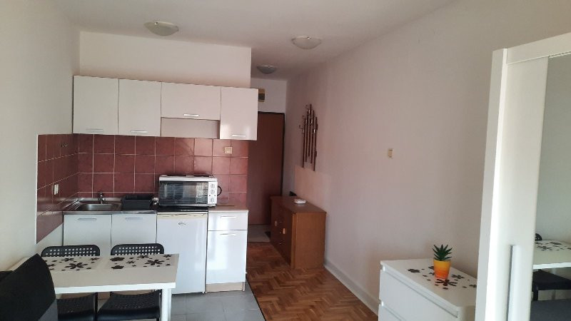 Stan Izdavanje Novi Sad  24 m2