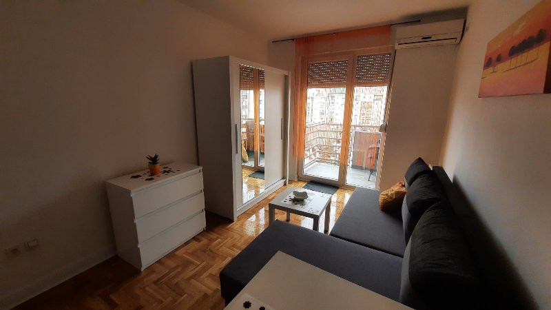 Stan Izdavanje Novi Sad  24 m2
