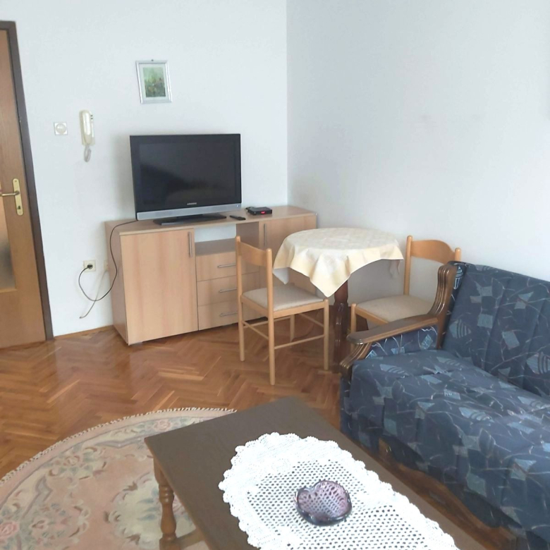 Stan Izdavanje Novi Sad  24 m2
