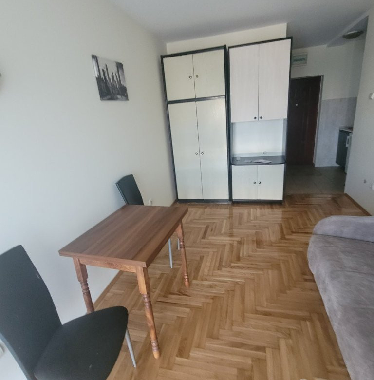Stan Izdavanje Novi Sad  25 m2