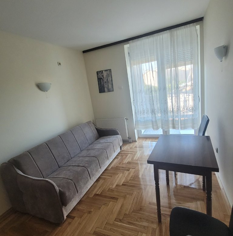Stan Izdavanje Novi Sad  25 m2