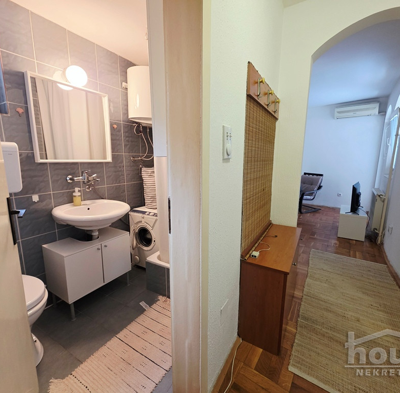 Stan Izdavanje Novi Sad  28 m2