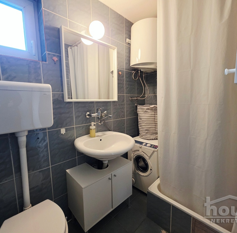 Stan Izdavanje Novi Sad  28 m2