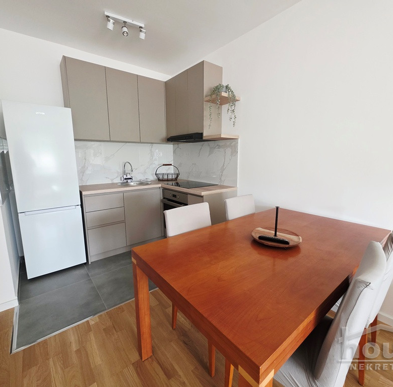 Stan Izdavanje Novi Sad  42 m2