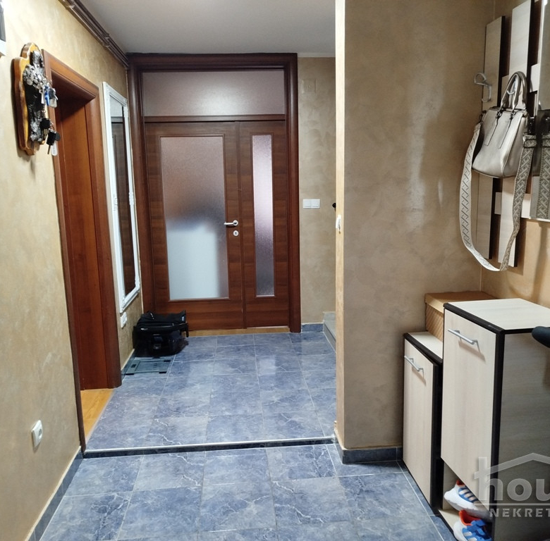 Kuća Izdavanje Novi Sad  181 m2