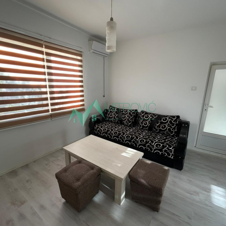 Stan Prodaja Veternik  40 m2