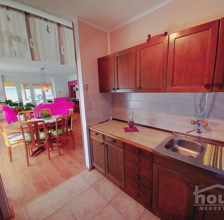 Kuća Prodaja Novi Sad  200 m2