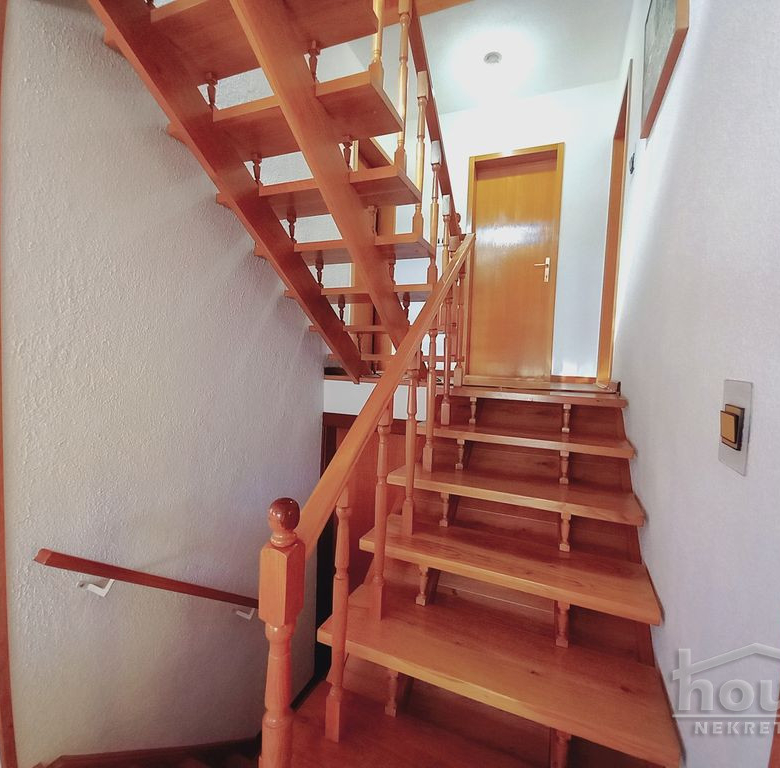 Kuća Prodaja Novi Sad  200 m2