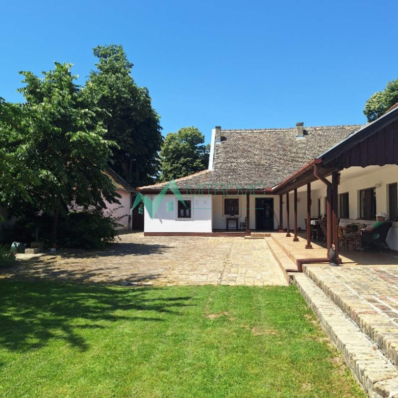 STAMBENO-POSLOVNI OBJEKAT U CENTRU BEGEČA – IDEALAN ZA RESTORAN, SALU ZA PROSLAVE I SVADBENE SVEČANOSTI