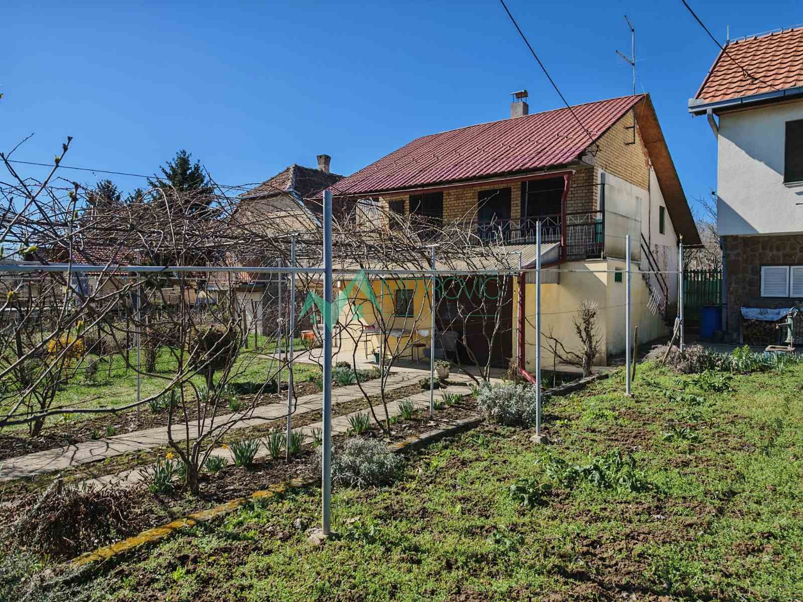 kuce-brdeZ-do-3000160-cncqw Kuća na prodaju, Čortanovci, Inđija, 64m², 80.000 €