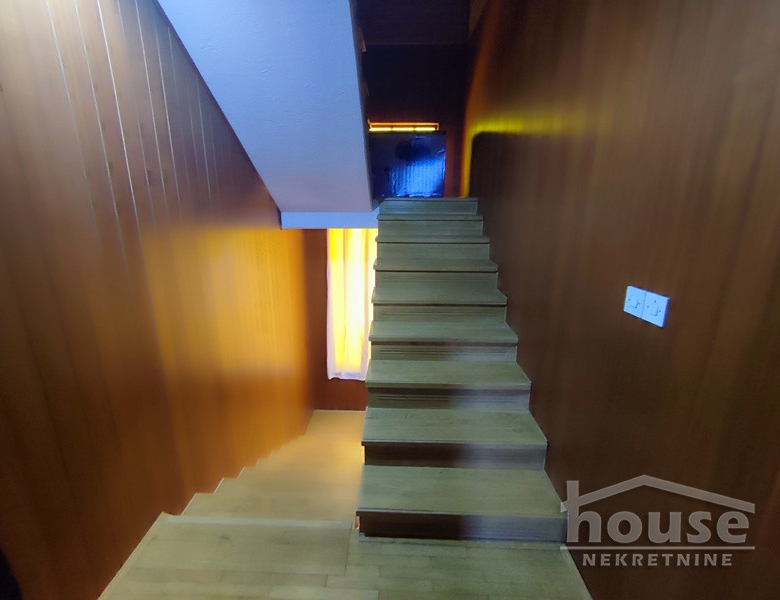 Kuća Prodaja Novi Sad  300 m2