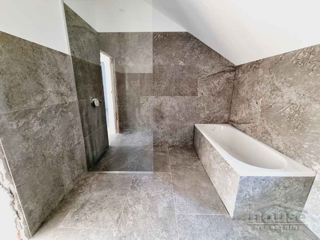 kuce-centar-3045012-uuly0 Kuća na prodaju, Sremska Kamenica, Novi Sad, 271m², 455.000 €