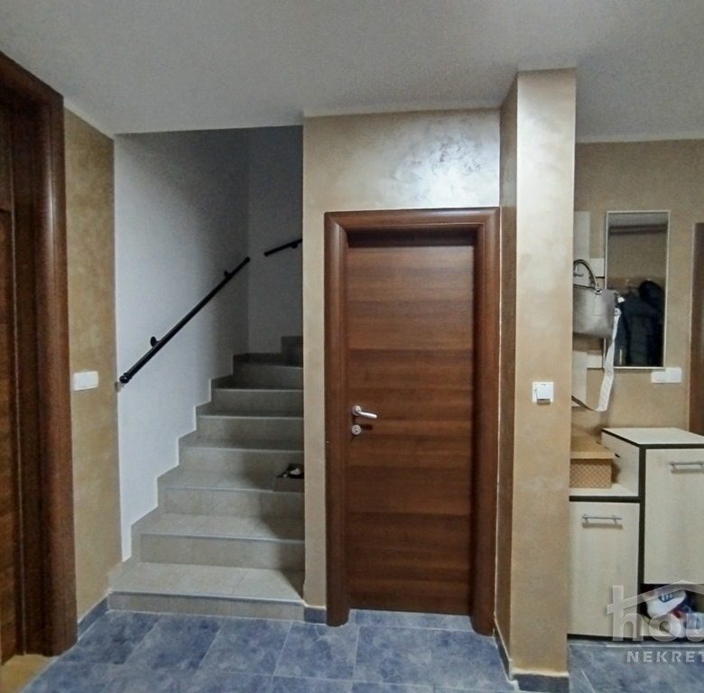 Kuća Prodaja Novi Sad  181 m2