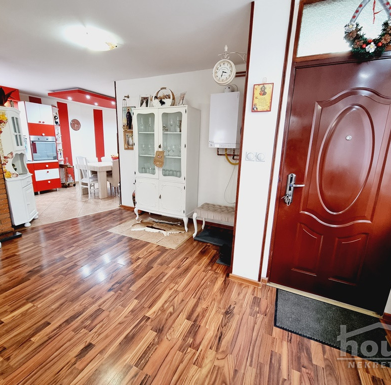 Kuća Prodaja Novi Sad  180 m2