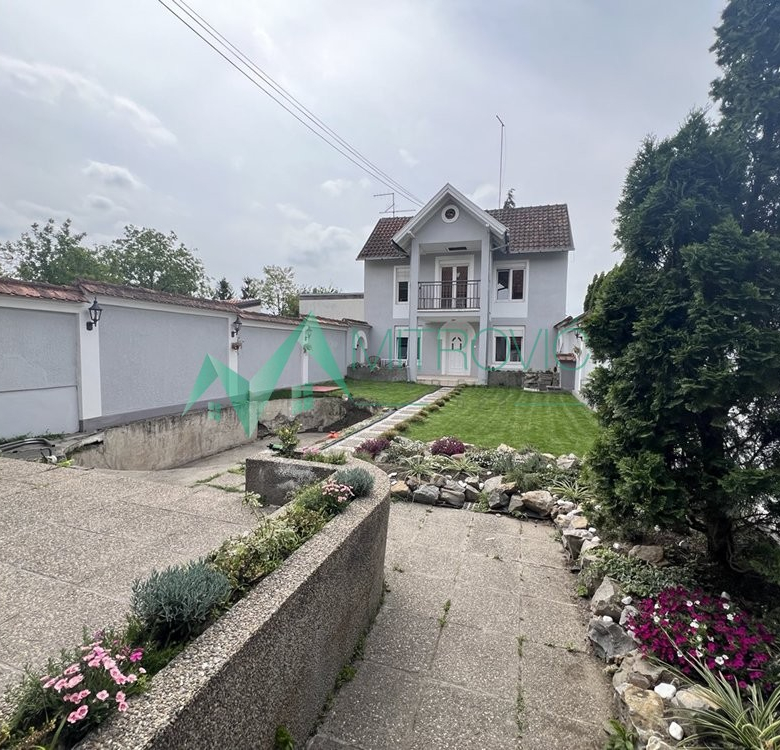 Novi Sad, Telep – Odlična kuća na lepoj i veoma mirnoj lokaciji – 354 m2 + 81 m2 pomoćni objekat u dvorištu.