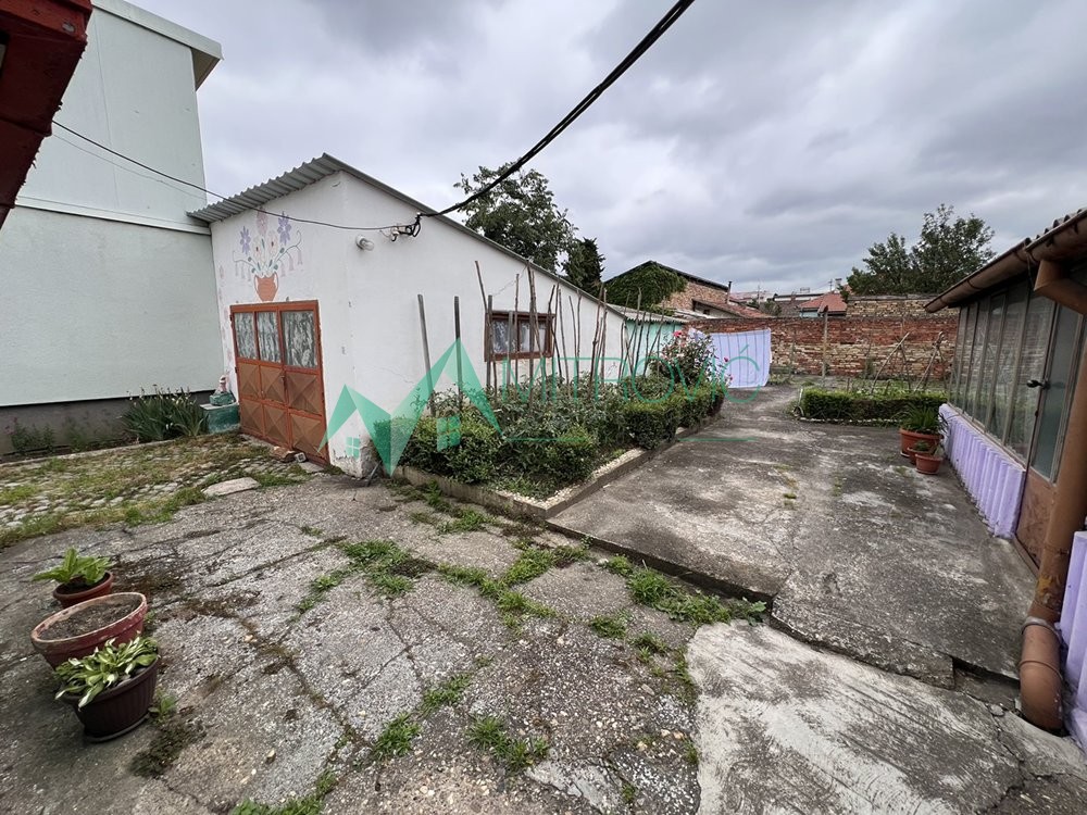 kuce-telep-3000258-ze9uv Kuća na prodaju, Telep, Novi Sad, 234m², 355.350 €