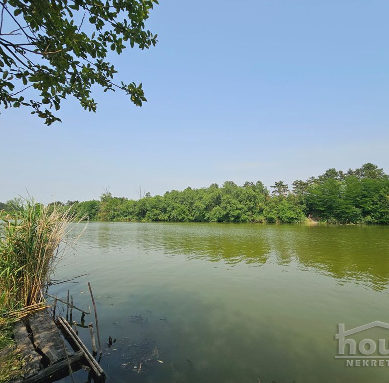 Plac Prodaja Novi Sad  751 m2