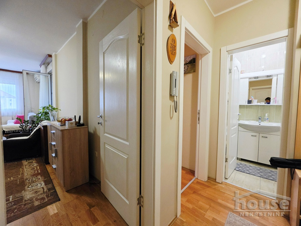 stanovi-1-5-re-bulevar-patrijarha-pavla-1102486-oshuz Jednoiposoban stan na prodaju, Bulevar Patrijarha Pavla, Novi Sad, 45m², 3. sprat, 135.000 €