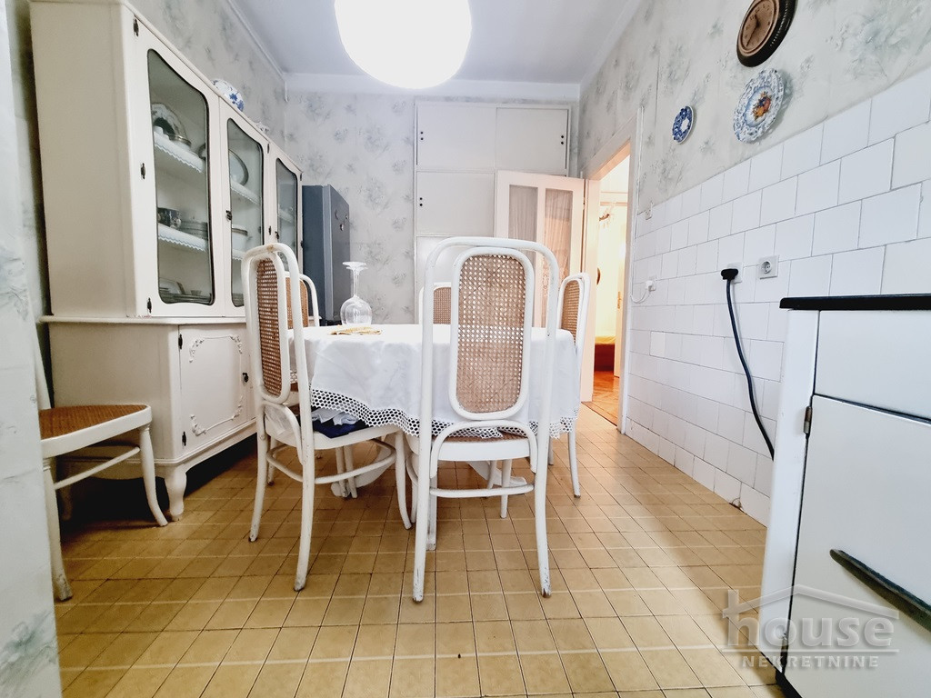 stanovi-2-5-re-centar-1061938-ck5oj Dvoiposoban stan na prodaju, Centar, Novi Sad, 61m², 3. sprat, 200.000 €