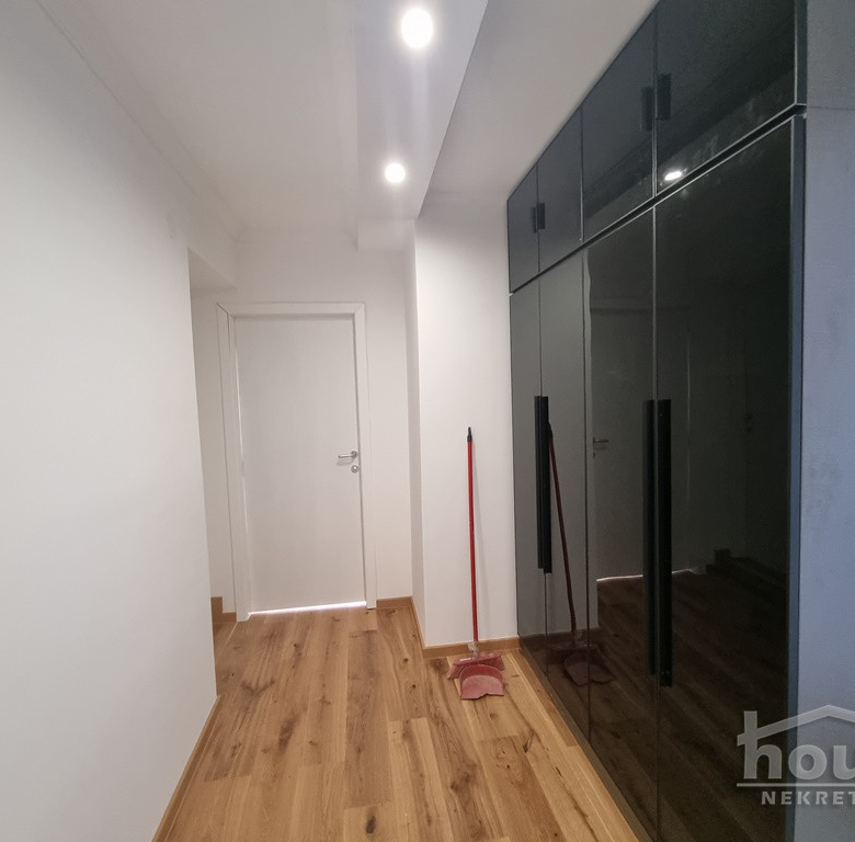 Stan Prodaja Novi Sad  74 m2