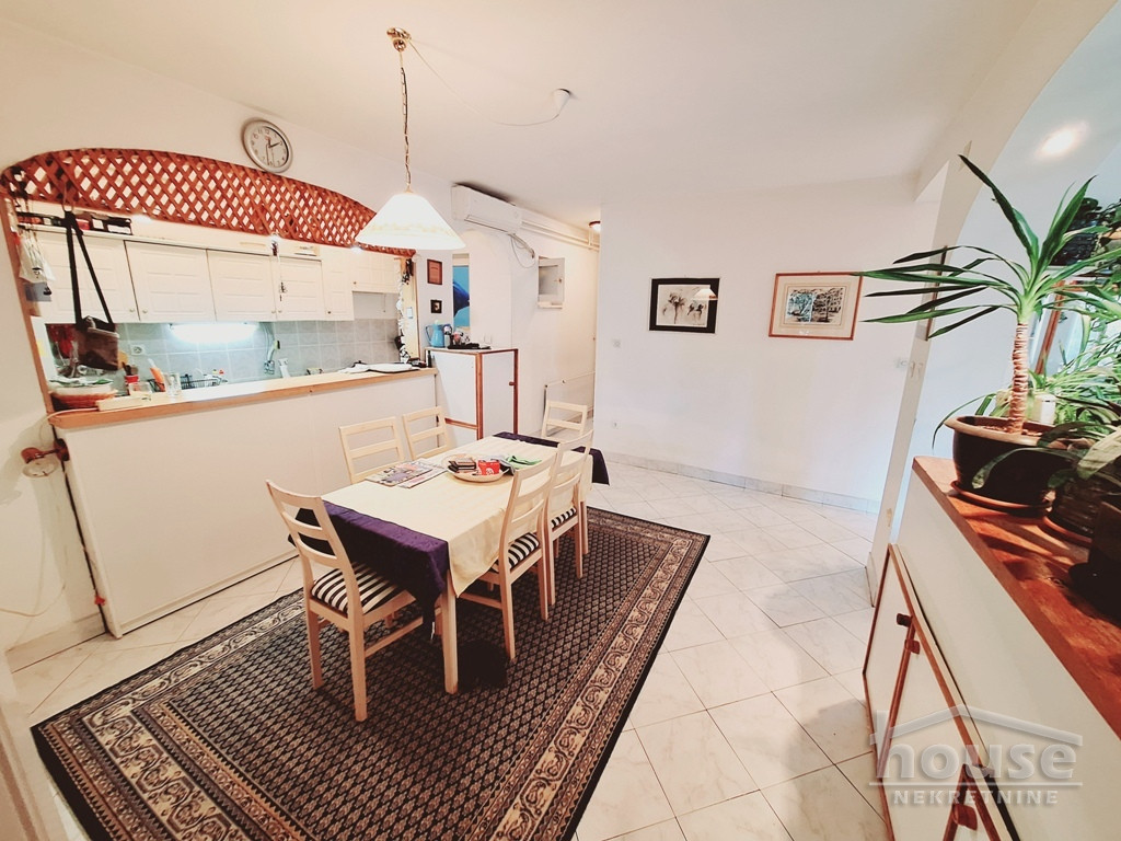 stanovi-2-re-centar-1062553-8dugn Trosoban stan na prodaju, Centar, Novi Sad, 83m², 2. sprat, 290.000 €