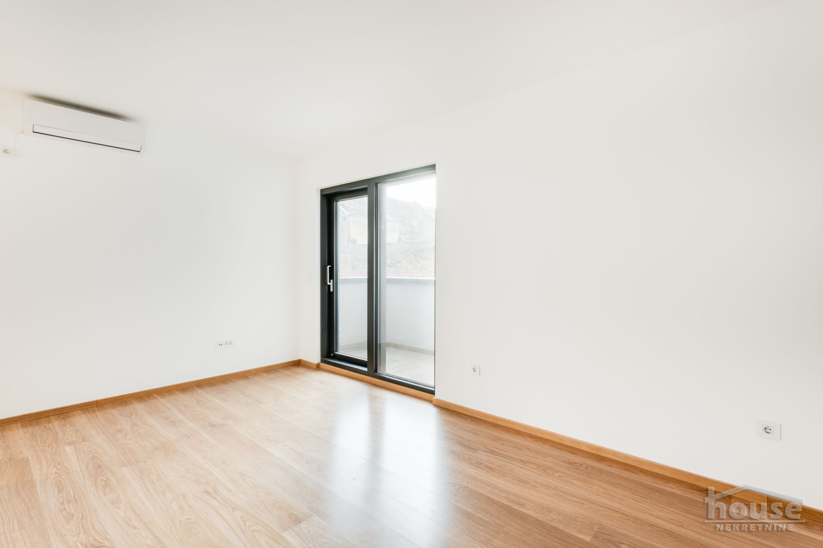 Dvosoban stan na prodaju, Centar, Novi Sad, 50m², 2. sprat, 235.870 €