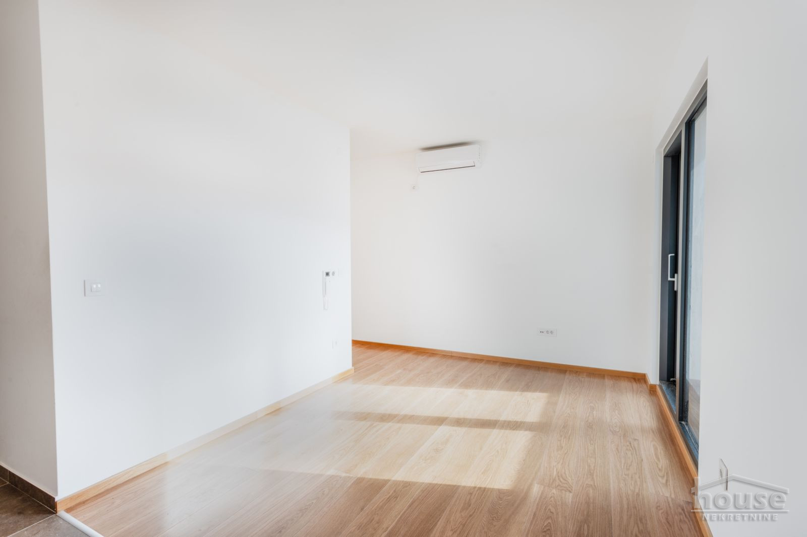 Dvosoban stan na prodaju, Centar, Novi Sad, 50m², 2. sprat, 235.870 €