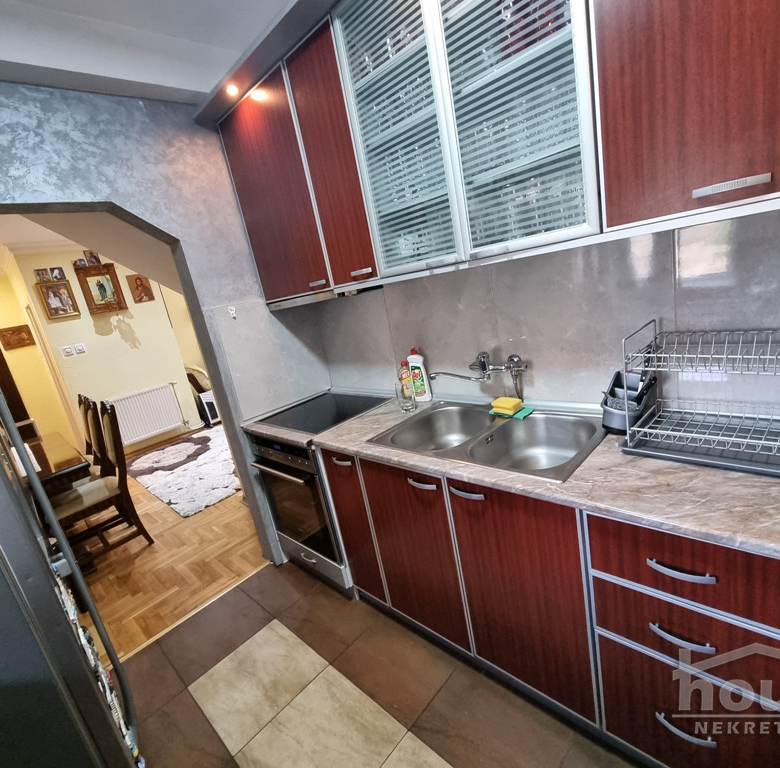 Stan Prodaja Novi Sad  77 m2