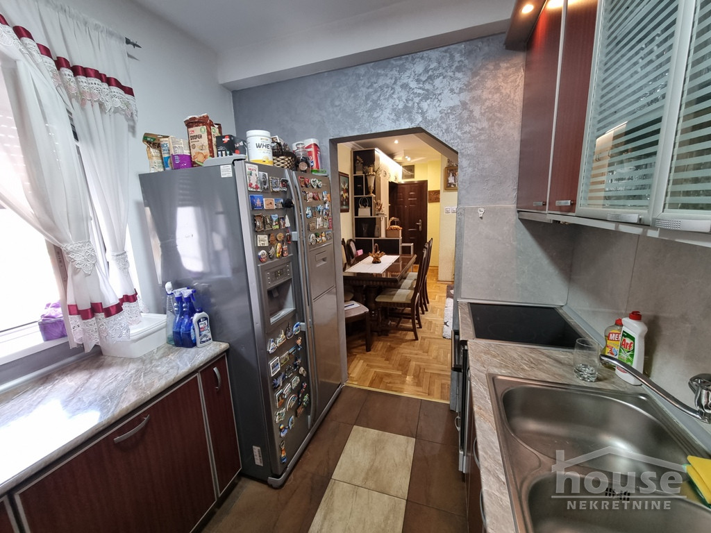 stanovi-3-5-dx-bulevar-1100936-yu4d1 Troiposoban stan na prodaju, Centar, Novi Sad, 77m², 198.800 €