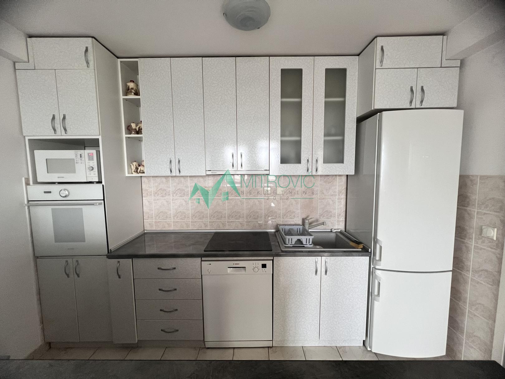 stanovi-3-5-re-bulevar-osloboDJenja-1002456-7dhib Troiposoban stan na prodaju, Bulevar Oslobođenja, Novi Sad, 101m², 288.400 €