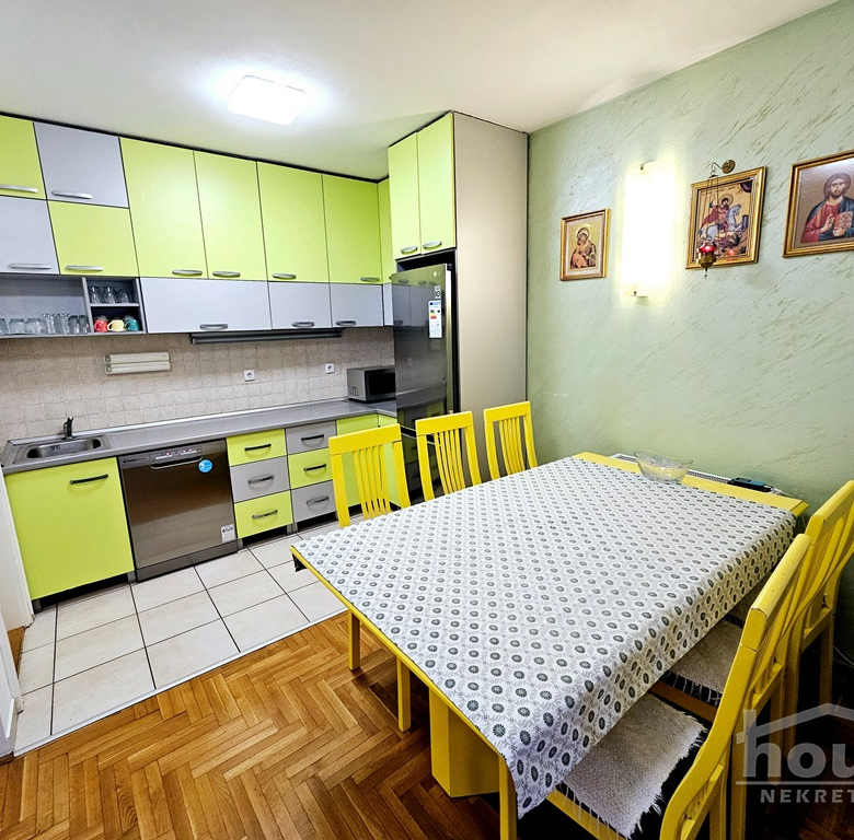 Stan Prodaja Novi Sad  90 m2