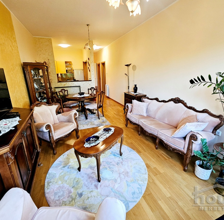 Stan Prodaja Novi Sad  90 m2