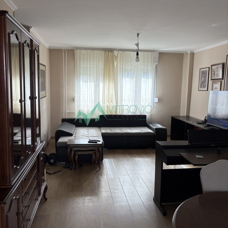 Stan Prodaja Novi Sad  80 m2
