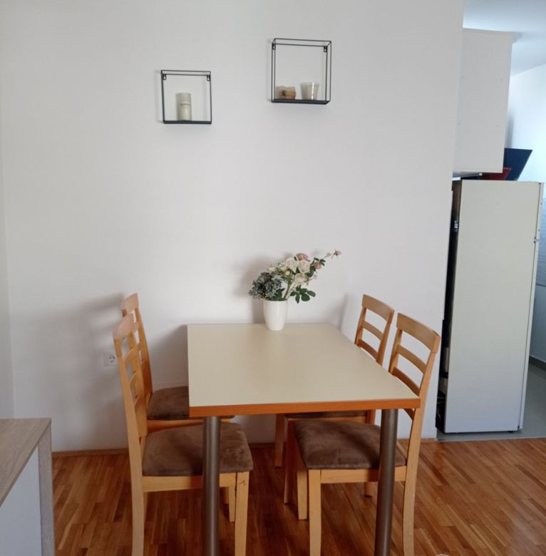 Stan Prodaja Novi Sad  66 m2
