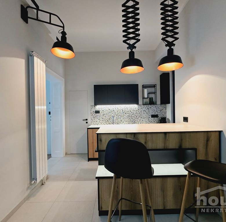 Stan Prodaja Novi Sad  100 m2