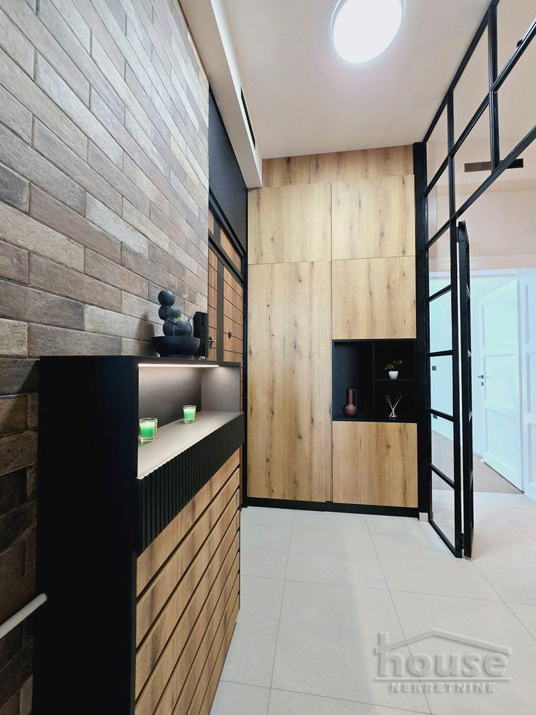 Trosoban stan na prodaju, Centar, Novi Sad, 100m², 1. sprat, 345.000 €