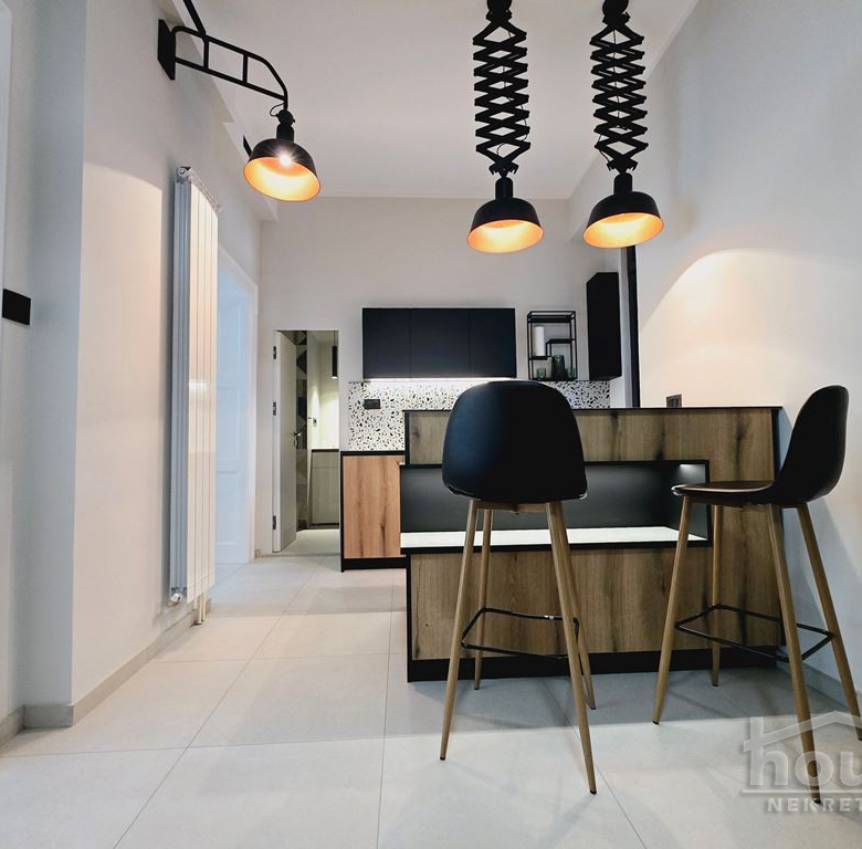 Stan Prodaja Novi Sad  100 m2